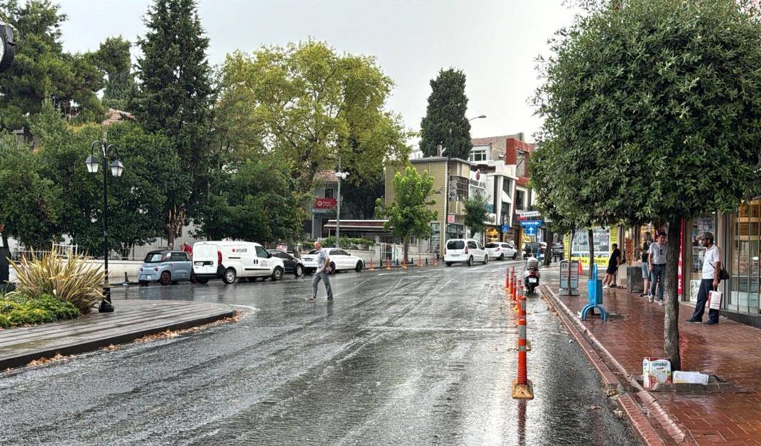 Tekirdağ'da sağanak etkili oldu; Edirne için kuvvetli yağış uyarısı 6